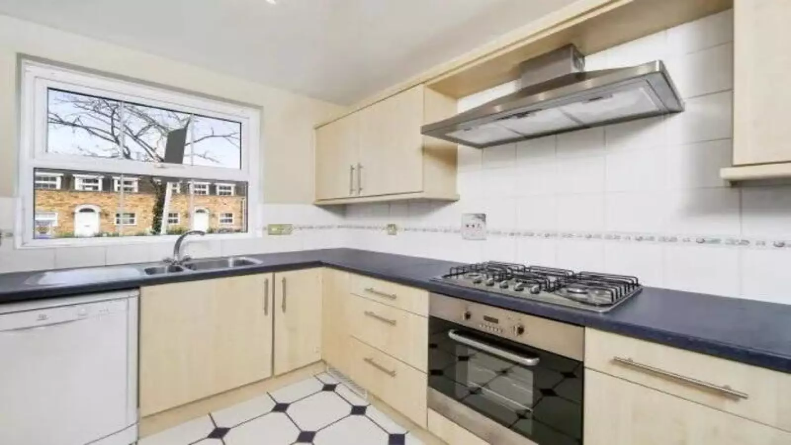 Room Parry Road in City of Westminster