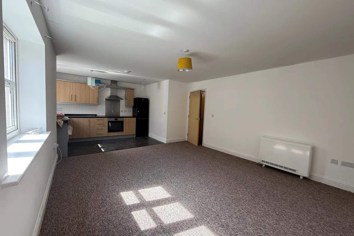Flat Manor Gardens Close in Charnwood