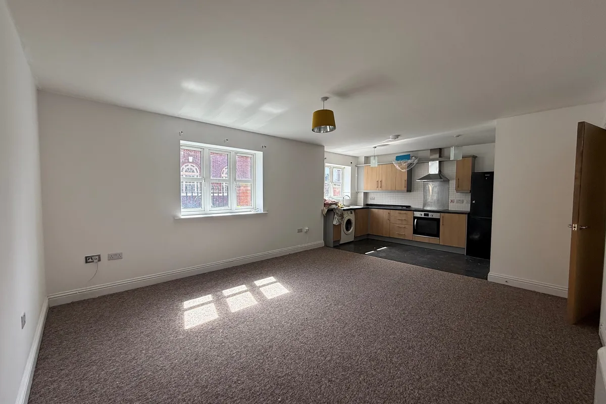 Flat Manor Gardens Close in Charnwood