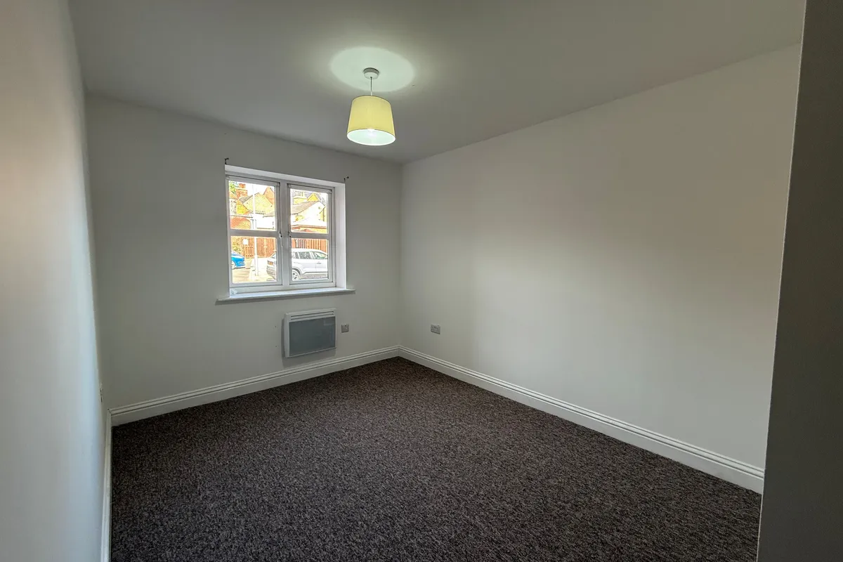 Flat Manor Gardens Close in Charnwood