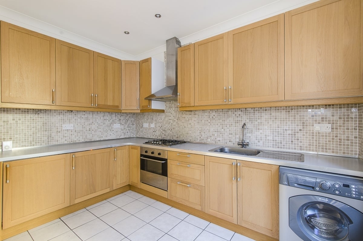 Flat Balham High Road in Greater London
