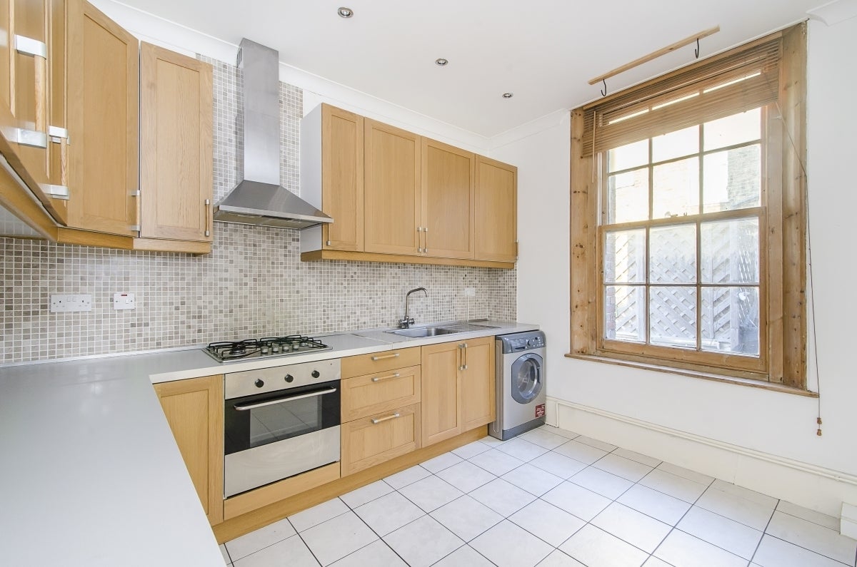 Flat Balham High Road in Greater London
