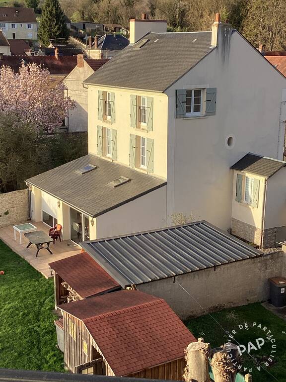 Flat Place du Commandant Roussel in Meulan-en-Yvelines