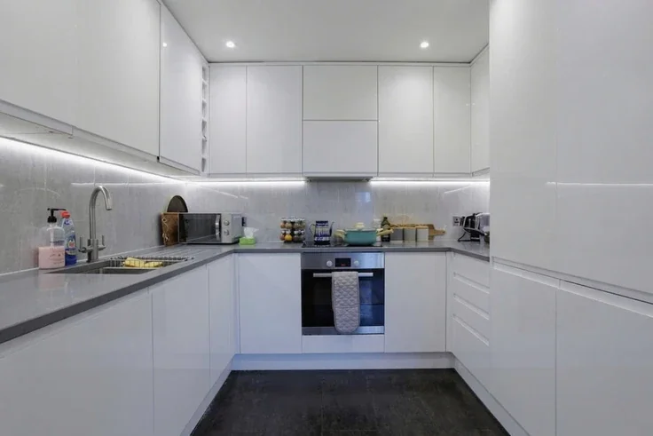 Flat Fife Road in Greater London