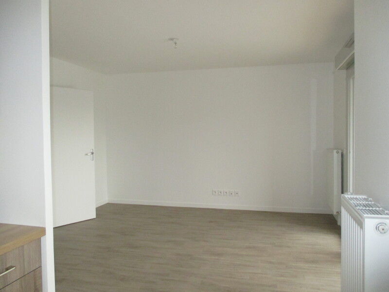 Flat Rue Hélène Caillard in Saint-Jean-de-Braye