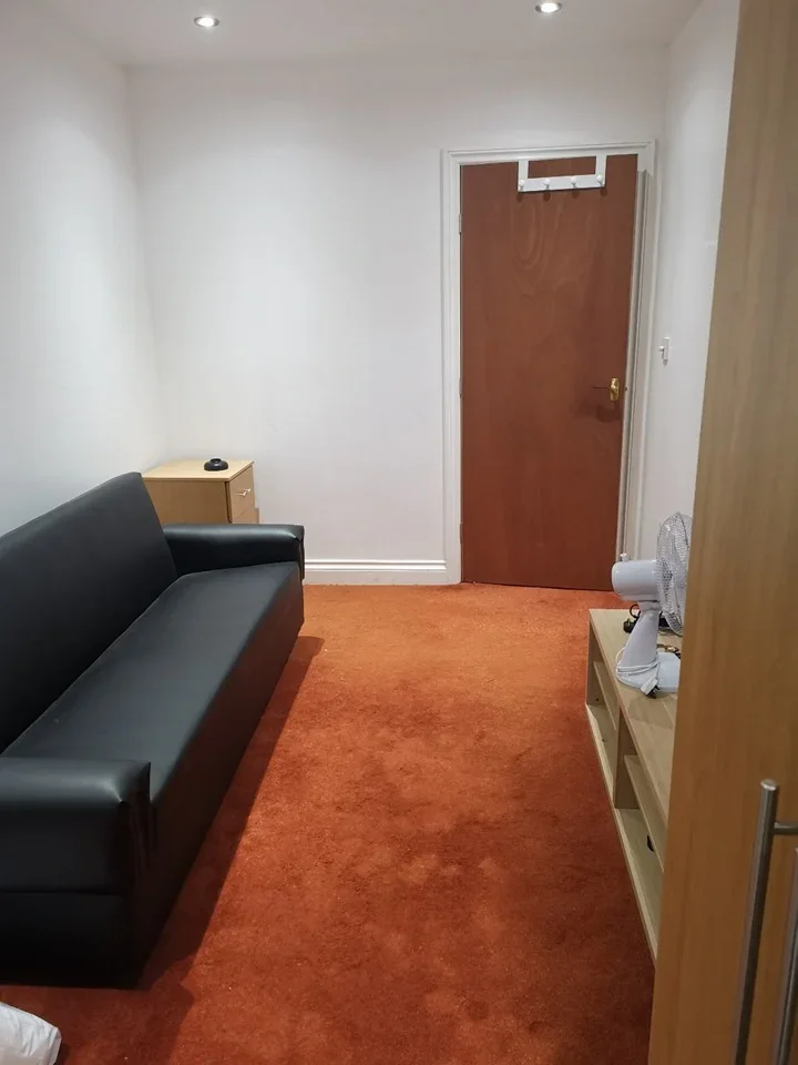 Flat Blake Avenue in Greater London