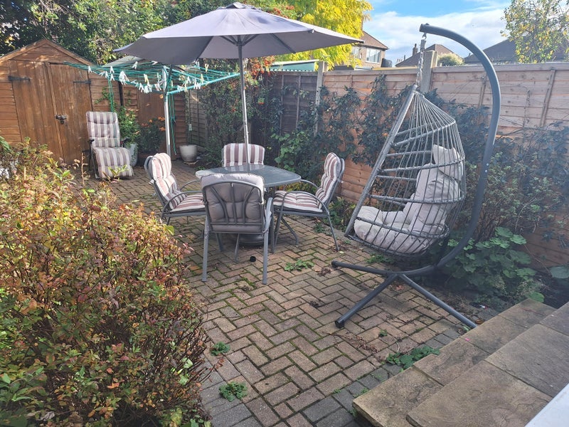 Room Cheltenham Avenue in Greater London