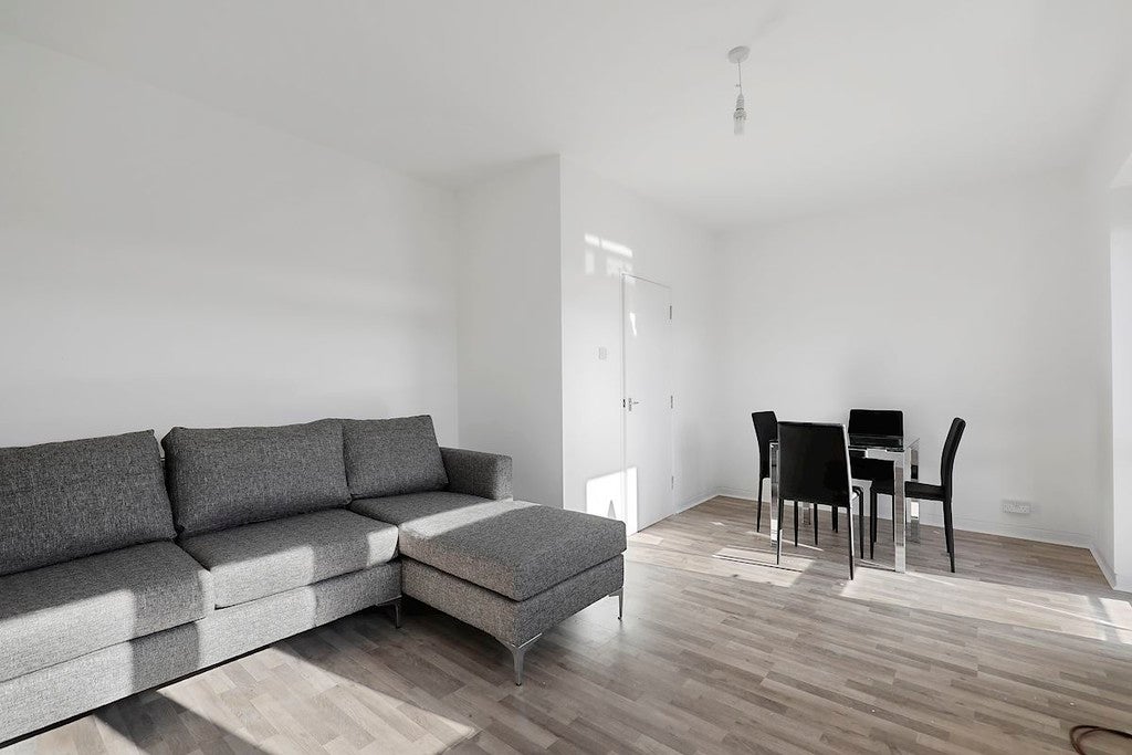 Flat Burbage Close in Greater London