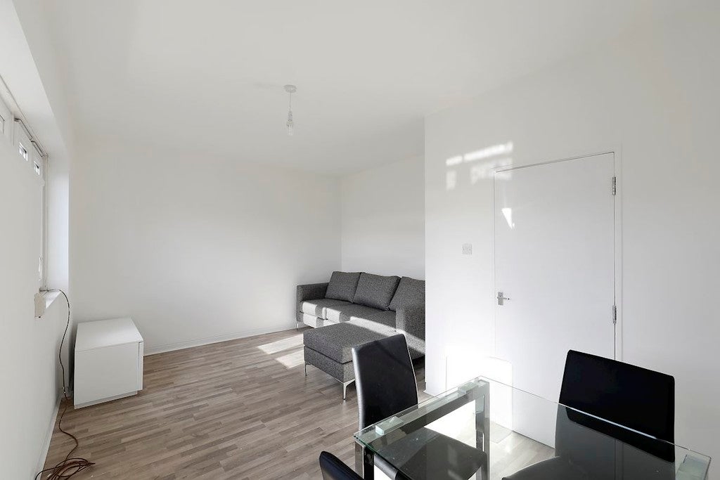 Flat Burbage Close in Greater London