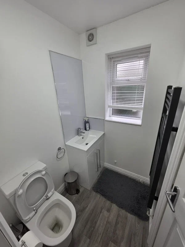 Room Claremont Street in Greater London