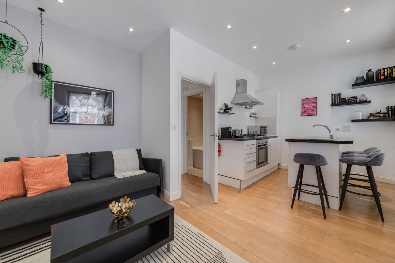 Flat Great Titchfield Street in City of Westminster