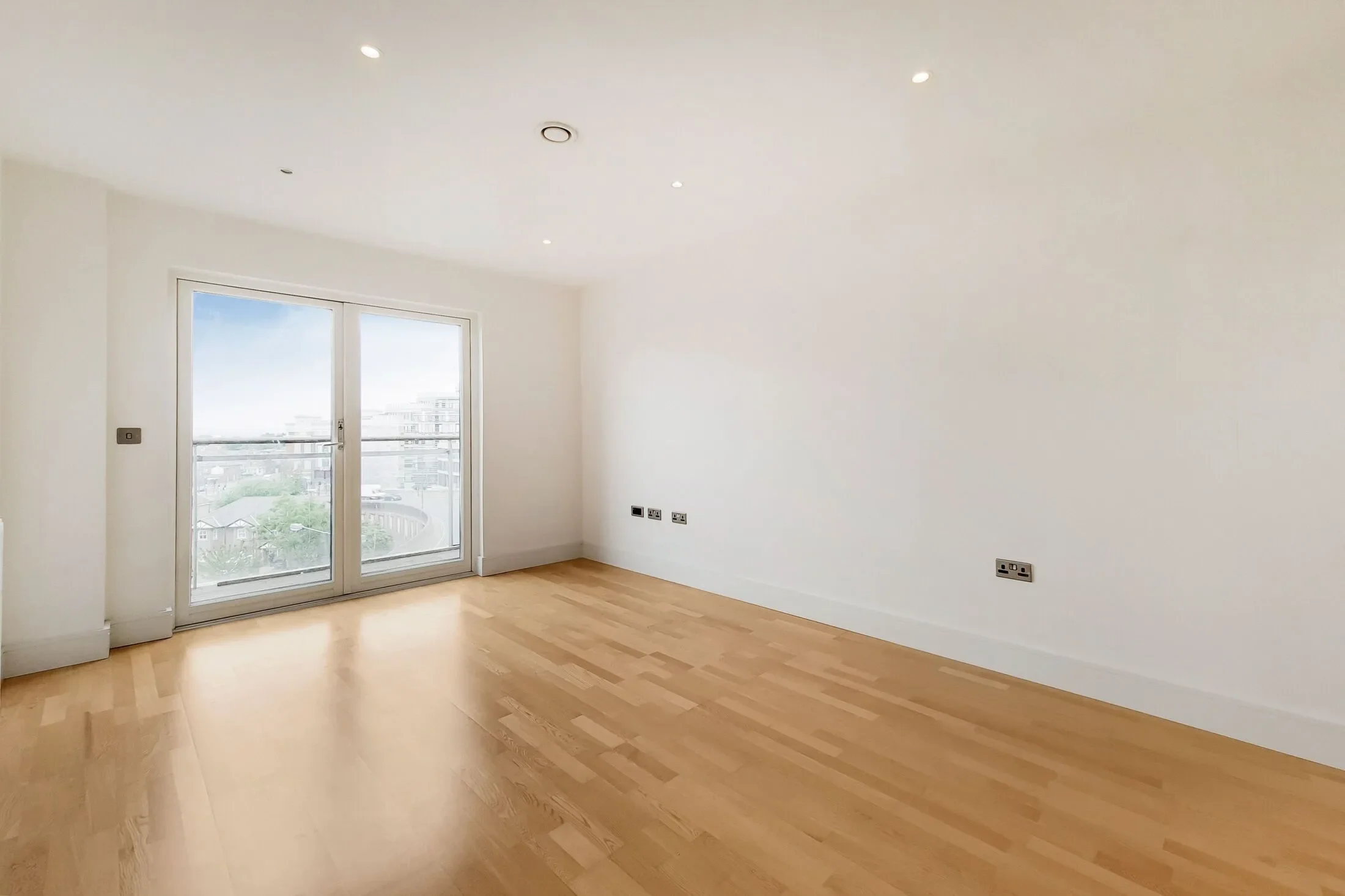 Flat Neptune Road in Greater London