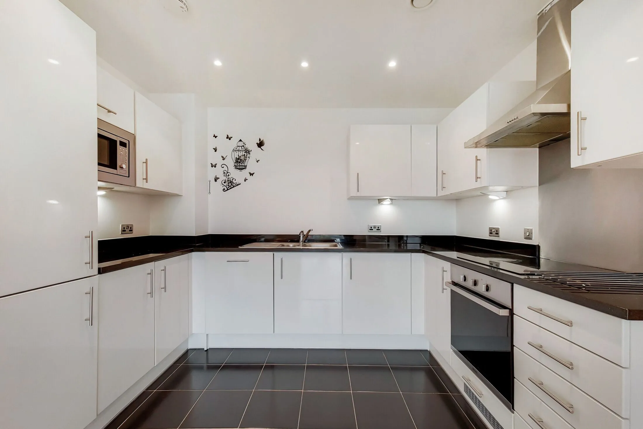 Flat Neptune Road in Greater London