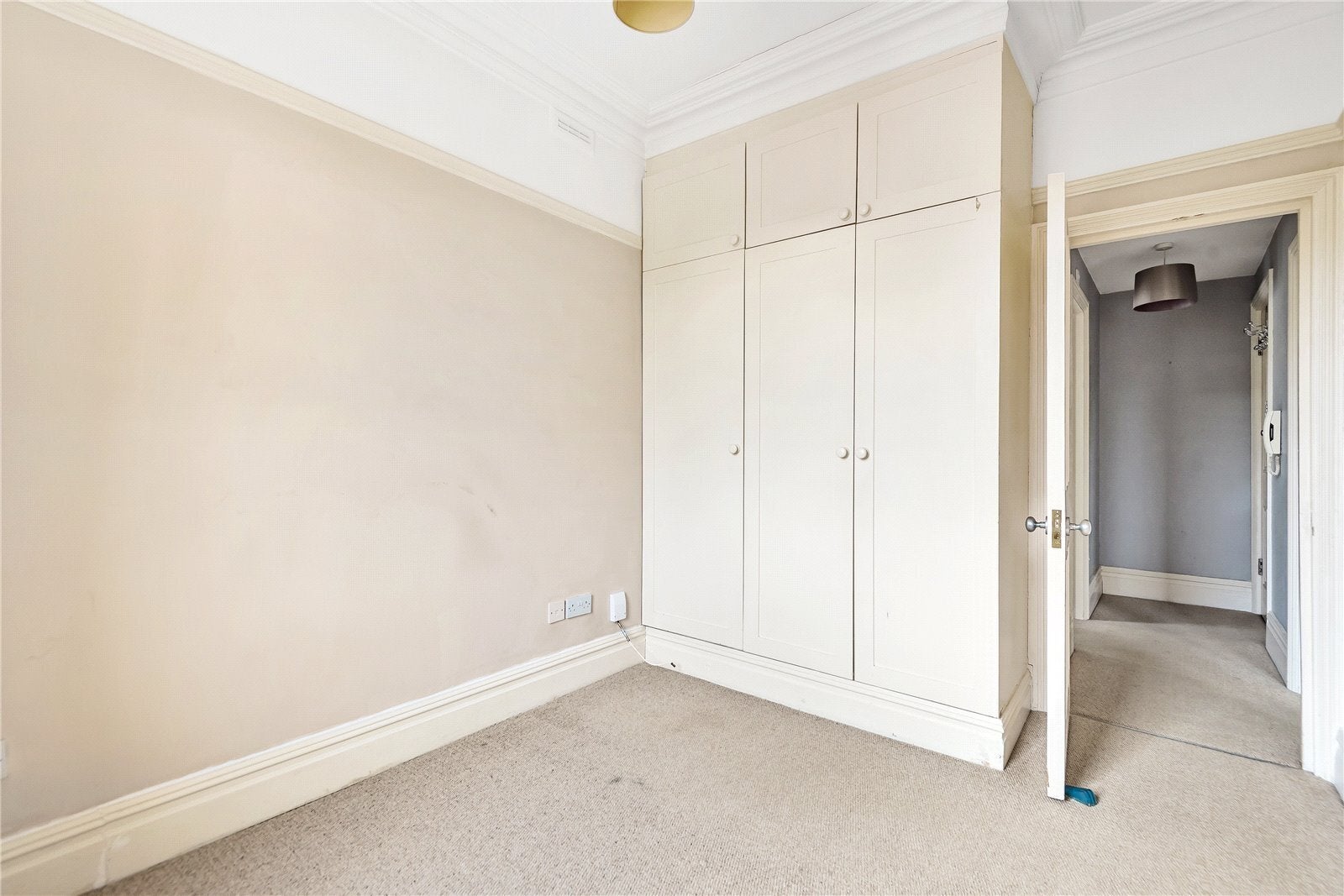 Flat Richmond Road in Greater London