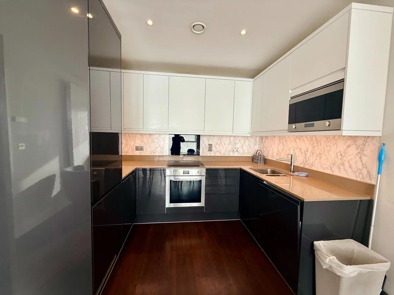 Flat Merrick Road in Greater London