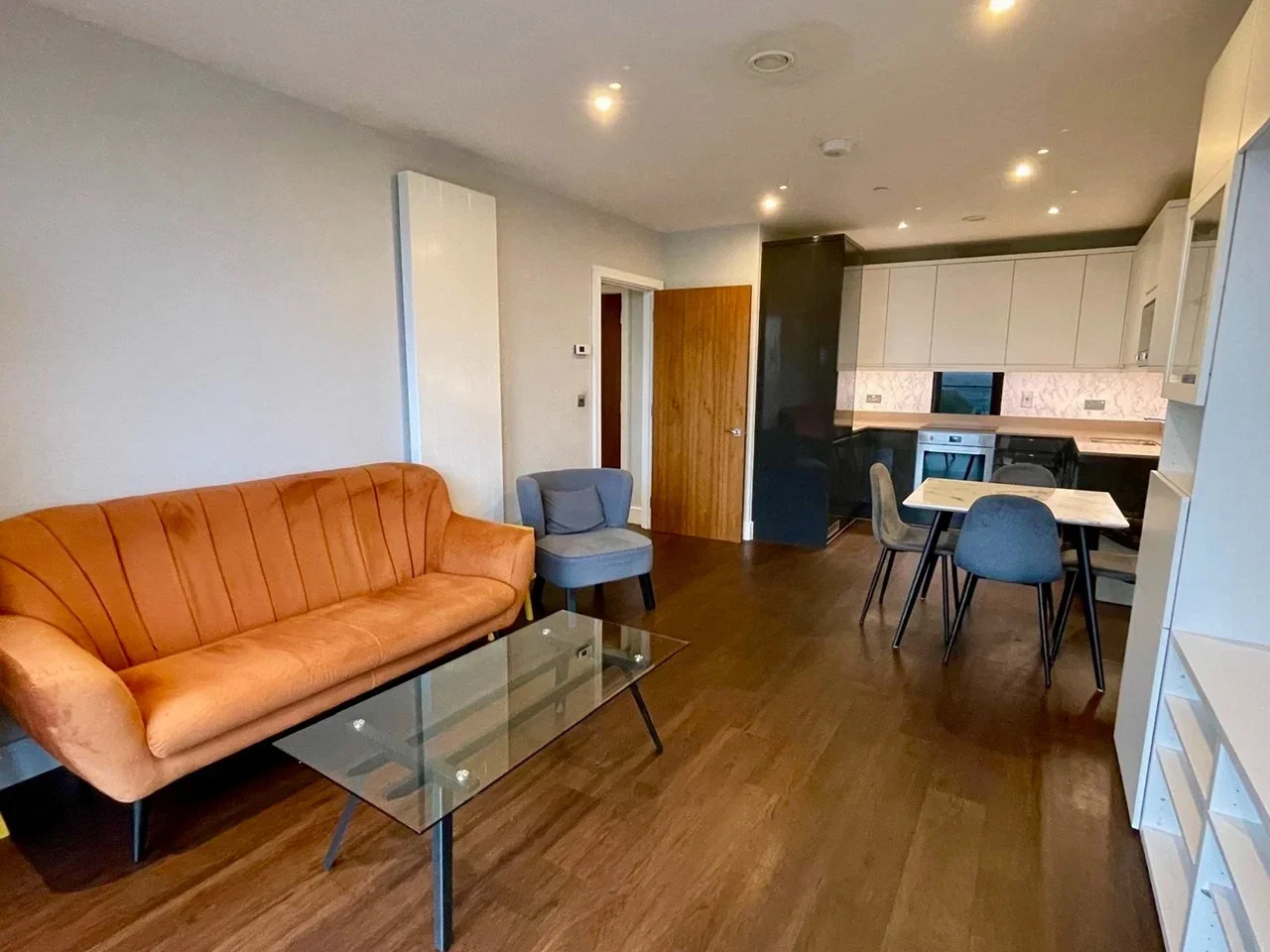 Flat Merrick Road in Greater London