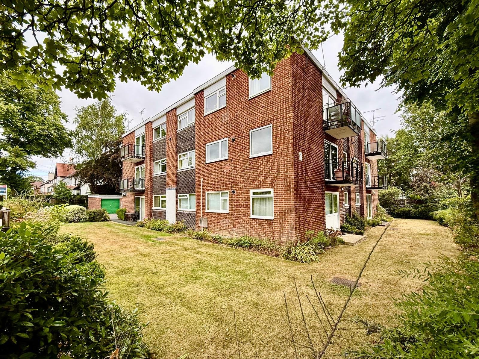 Flat Arncliffe Road in Leeds