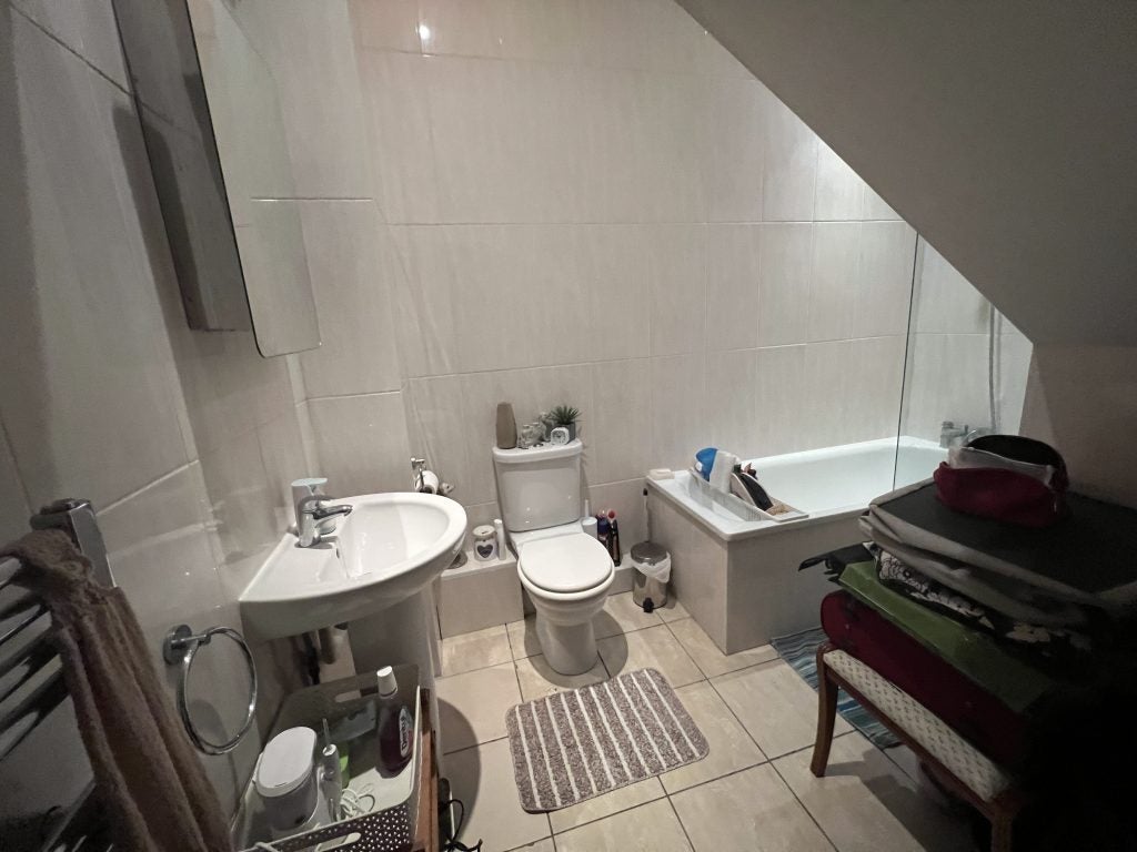 Flat Finchley Road in Greater London