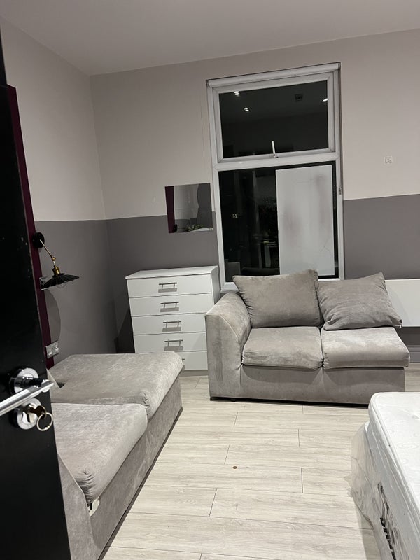 Room Westfield Road in Greater London