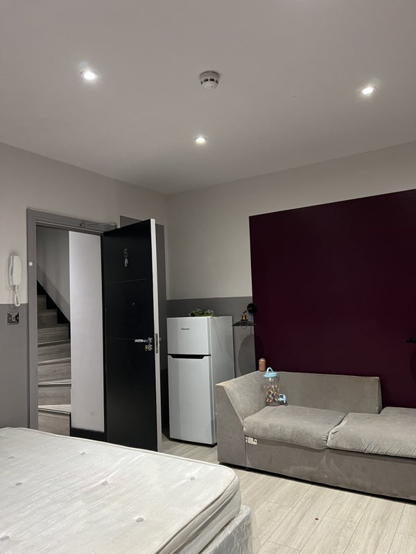 Room Westfield Road in Greater London