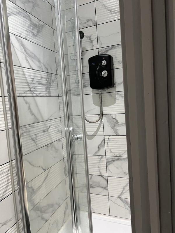 Room Westfield Road in Greater London