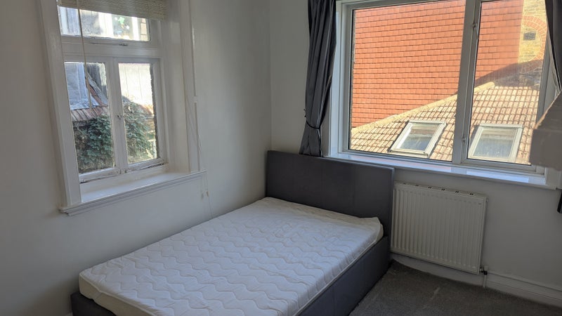 Room Blegborough Road in Greater London