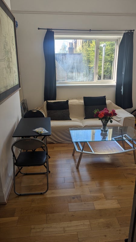 Room Blegborough Road in Greater London