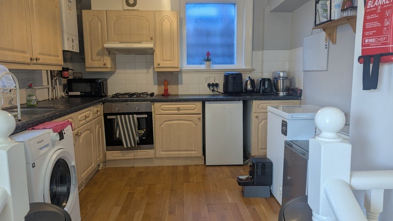 Room Blegborough Road in Greater London