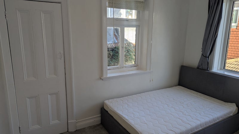 Room Blegborough Road in Greater London