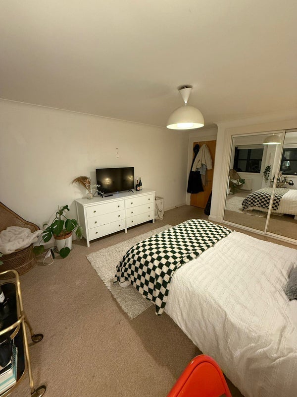 Room Luma Gardens in Glasgow