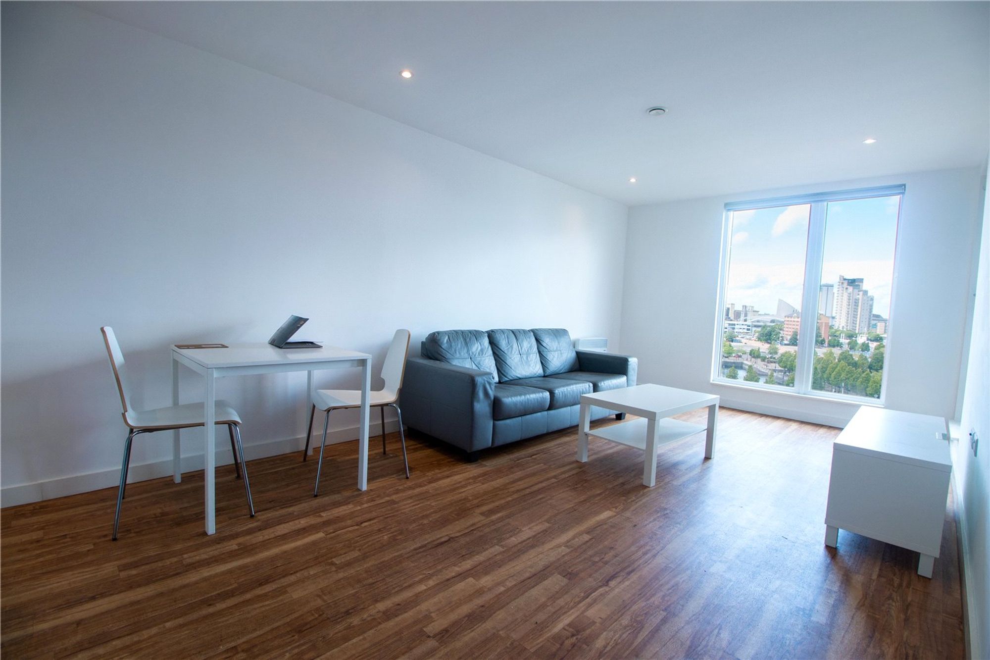 Flat Elmira Way in Salford