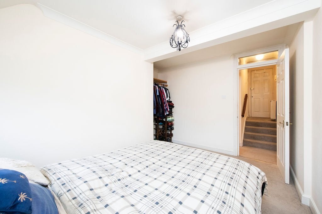 Flat Kew Road in Greater London