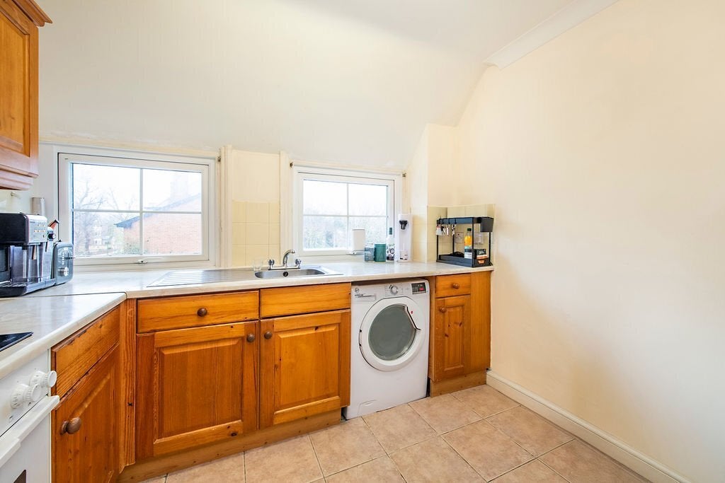 Flat Kew Road in Greater London