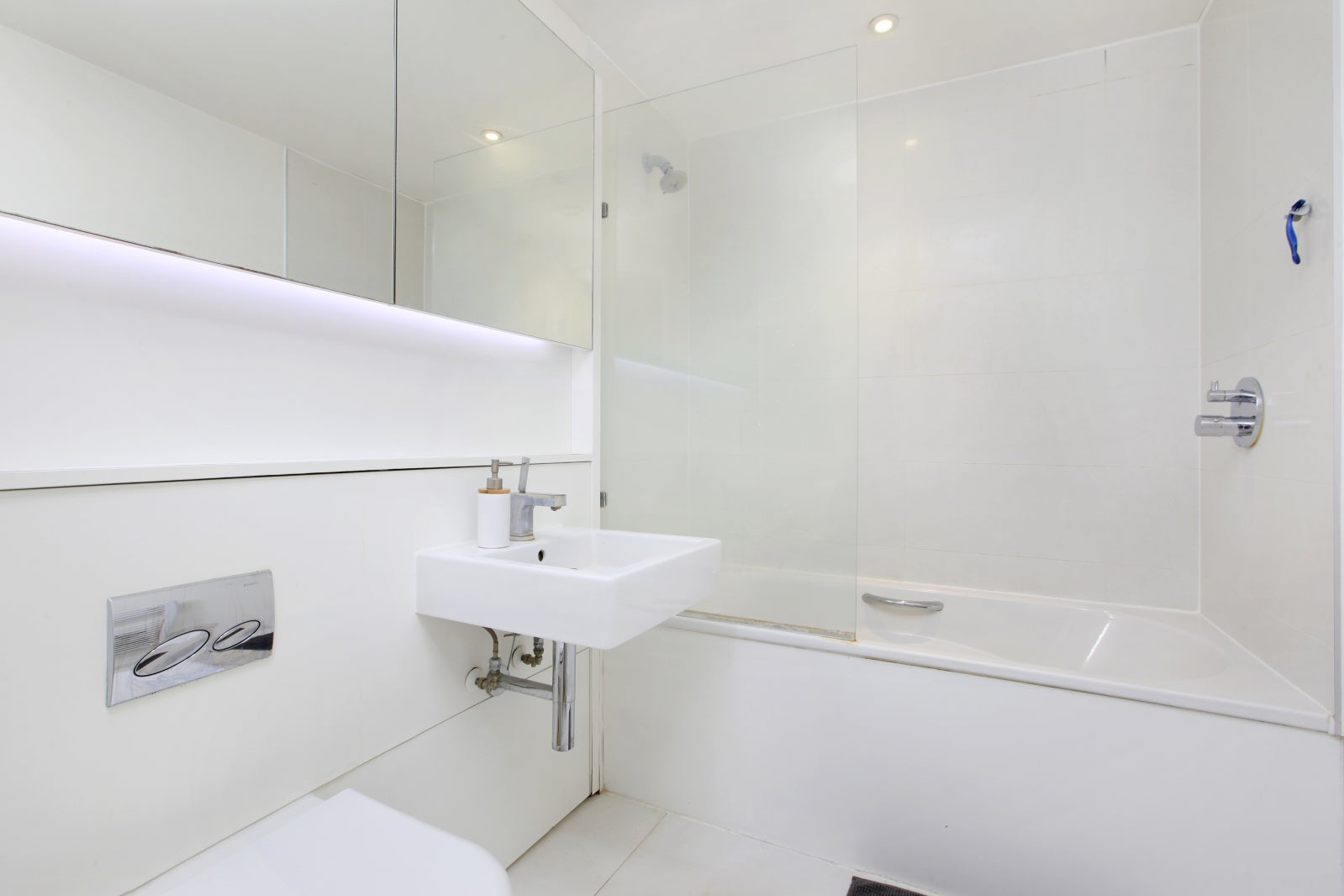 Flat Wingate Square in Greater London