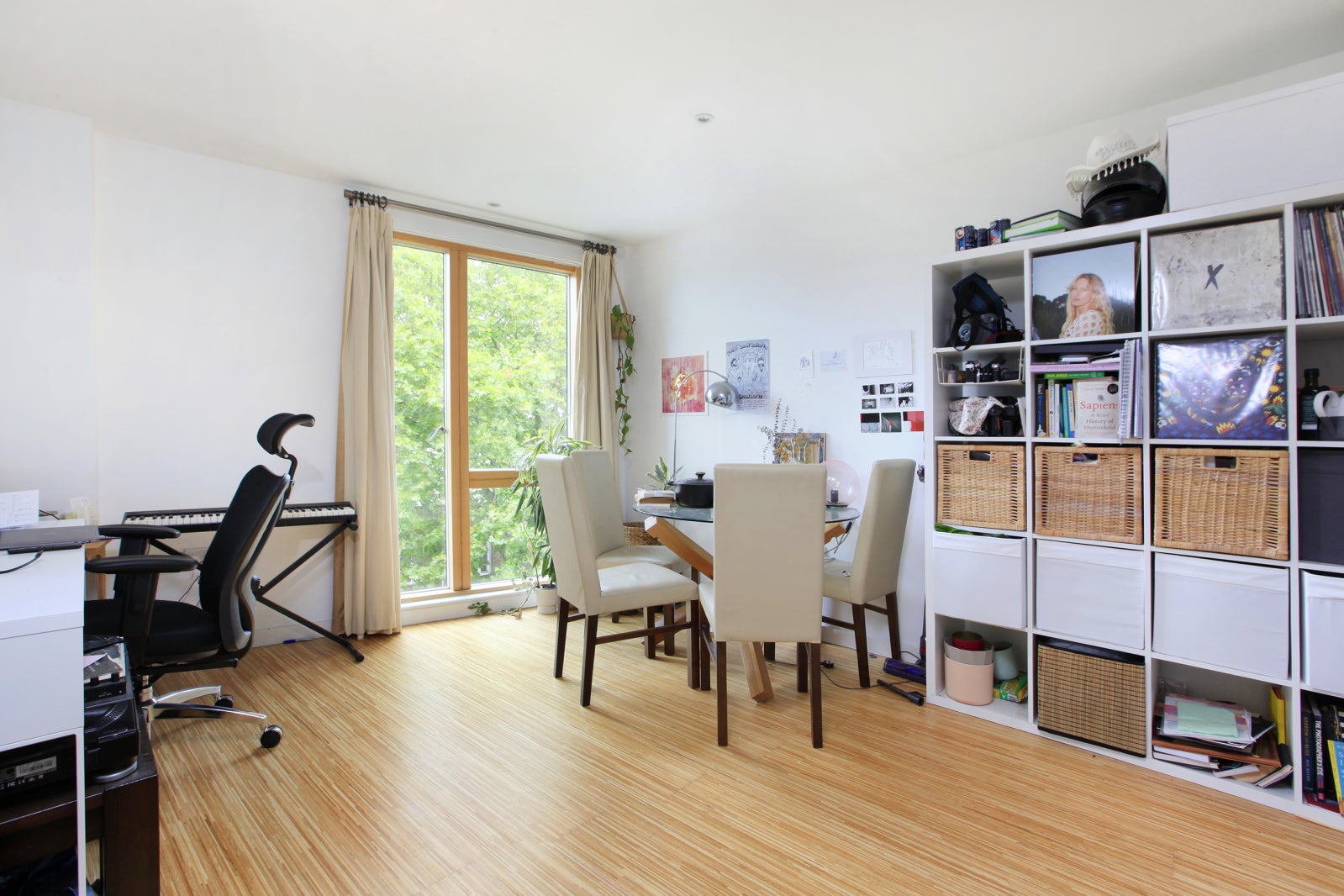 Flat Wingate Square in Greater London