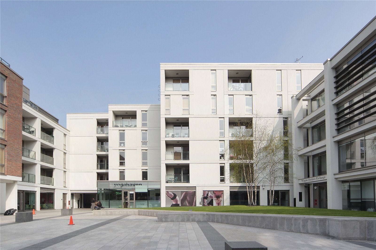 Flat Wingate Square in Greater London