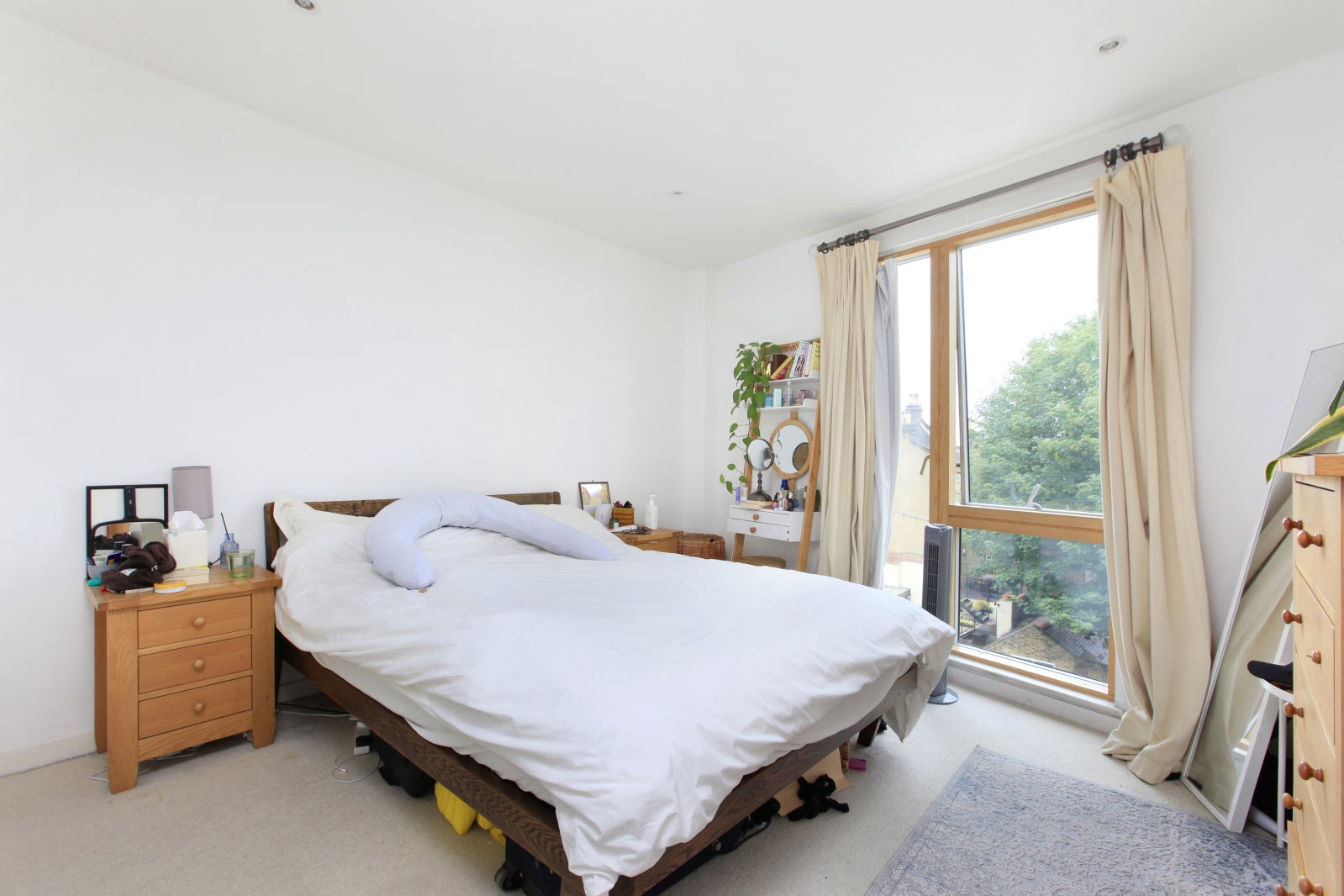 Flat Wingate Square in Greater London