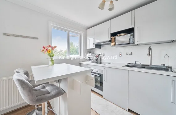 Flat Ellesmere Road in Greater London