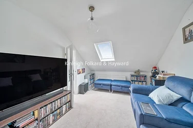 Flat Ellesmere Road in Greater London