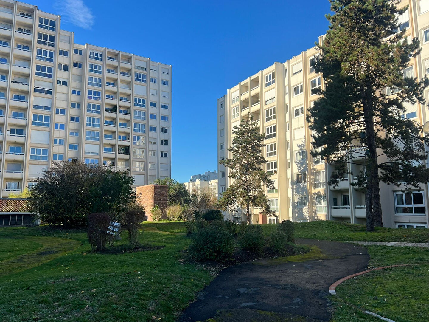 Flat Avenue Guy de Maupassant in Chatou
