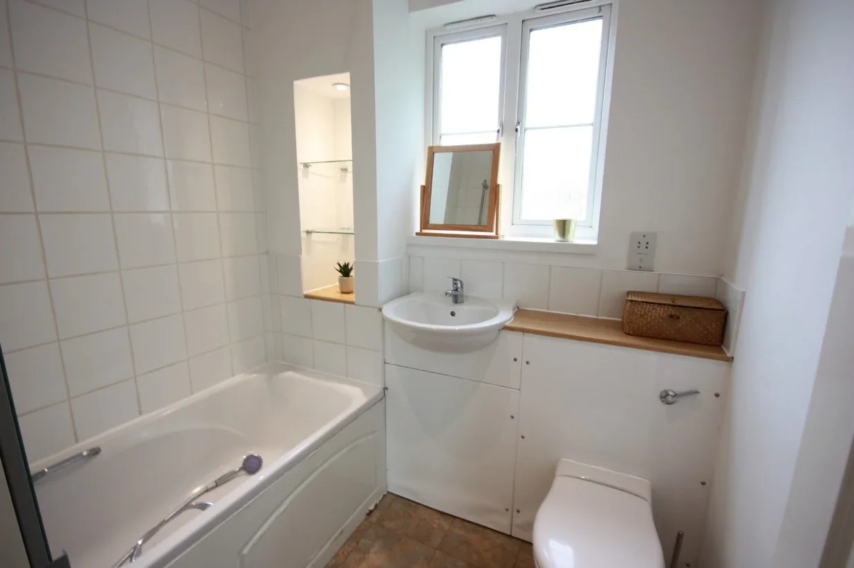 Room Kelly Avenue in Greater London