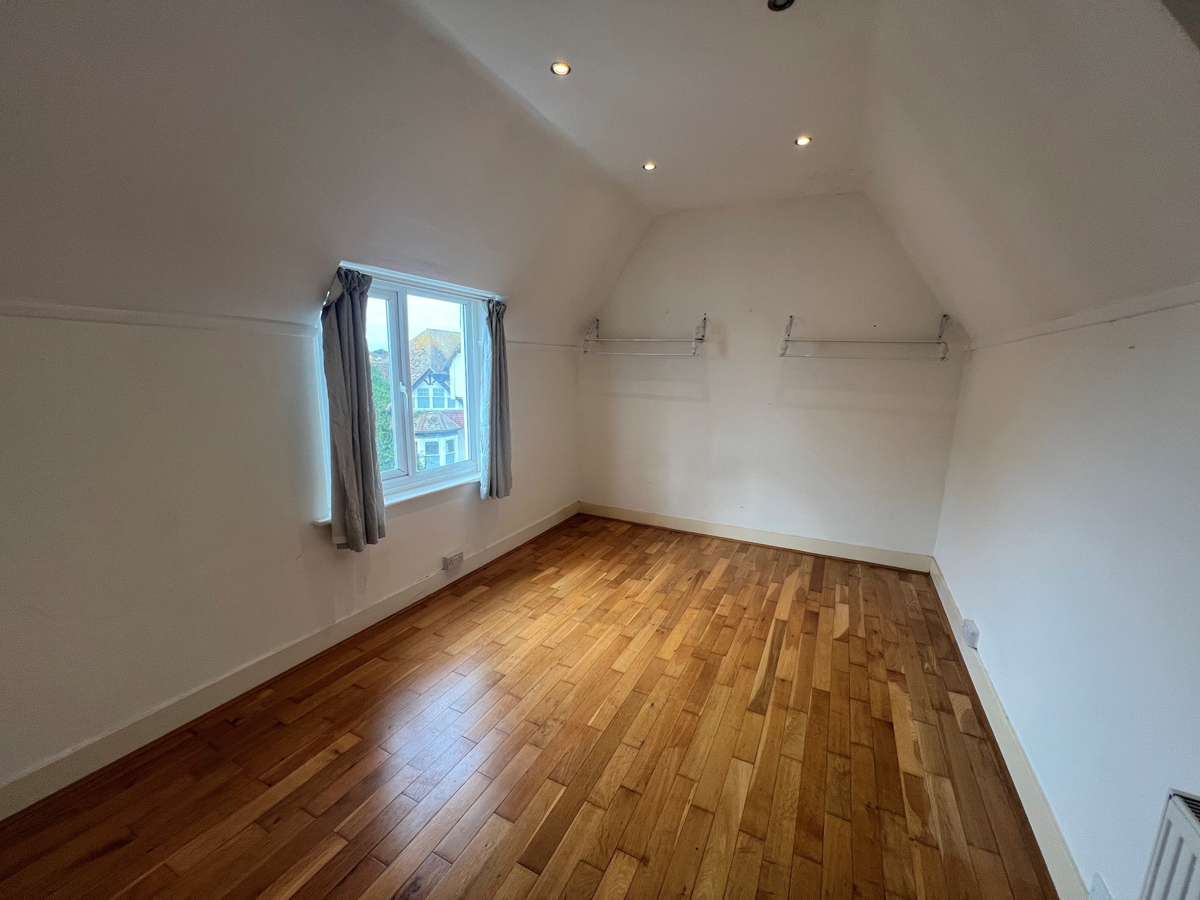 Flat Albert Road in Rother