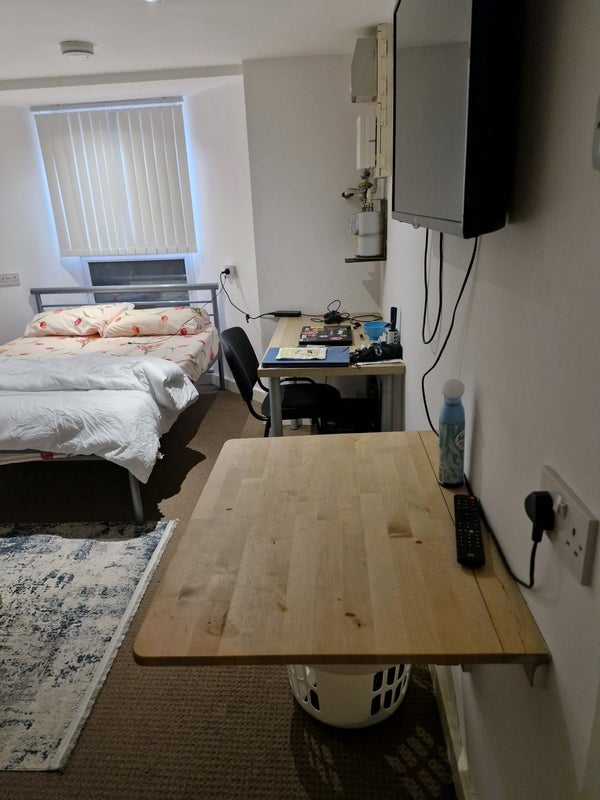 Flat Dronfield Road in Salford