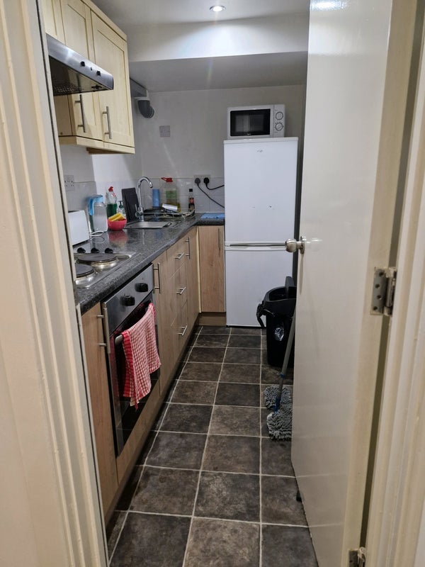Flat Dronfield Road in Salford