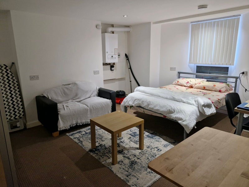 Flat Dronfield Road in Salford