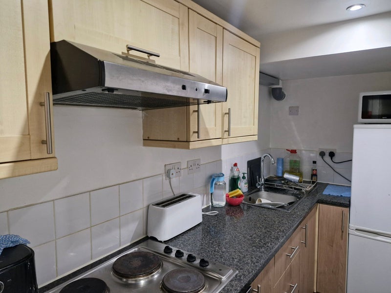 Flat Dronfield Road in Salford