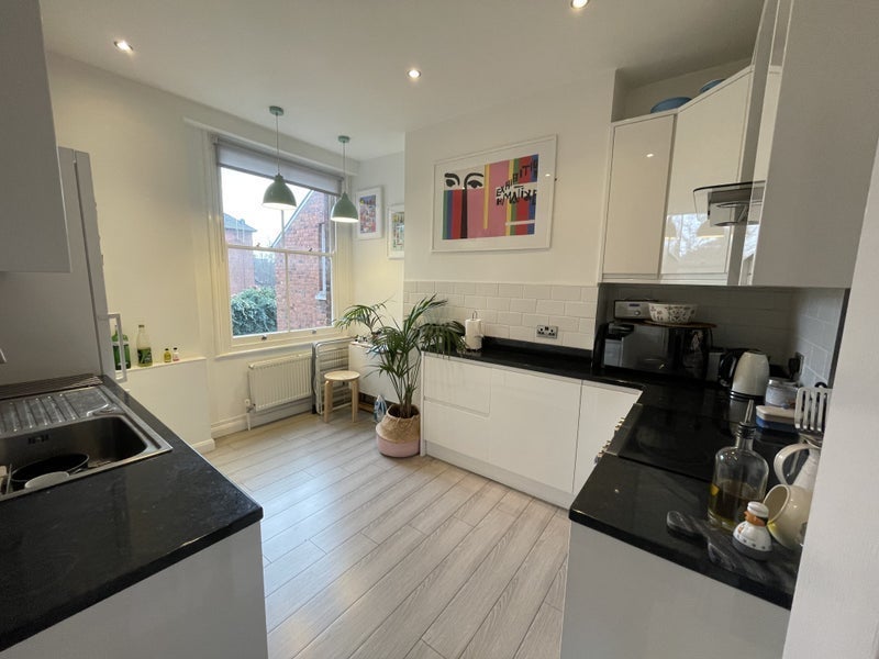 Room Birnam Road in Greater London