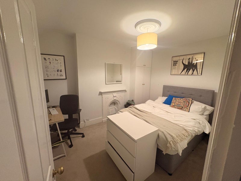 Room Birnam Road in Greater London