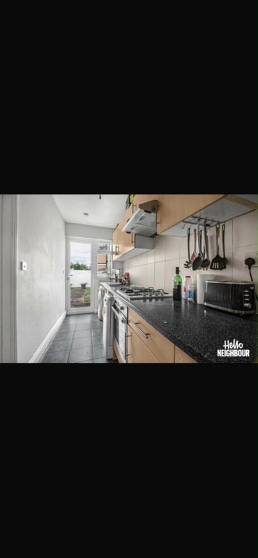 Room Longmead Road in Greater London