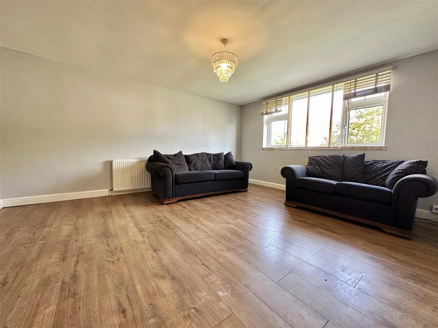 Flat Connaught Avenue in Greater London